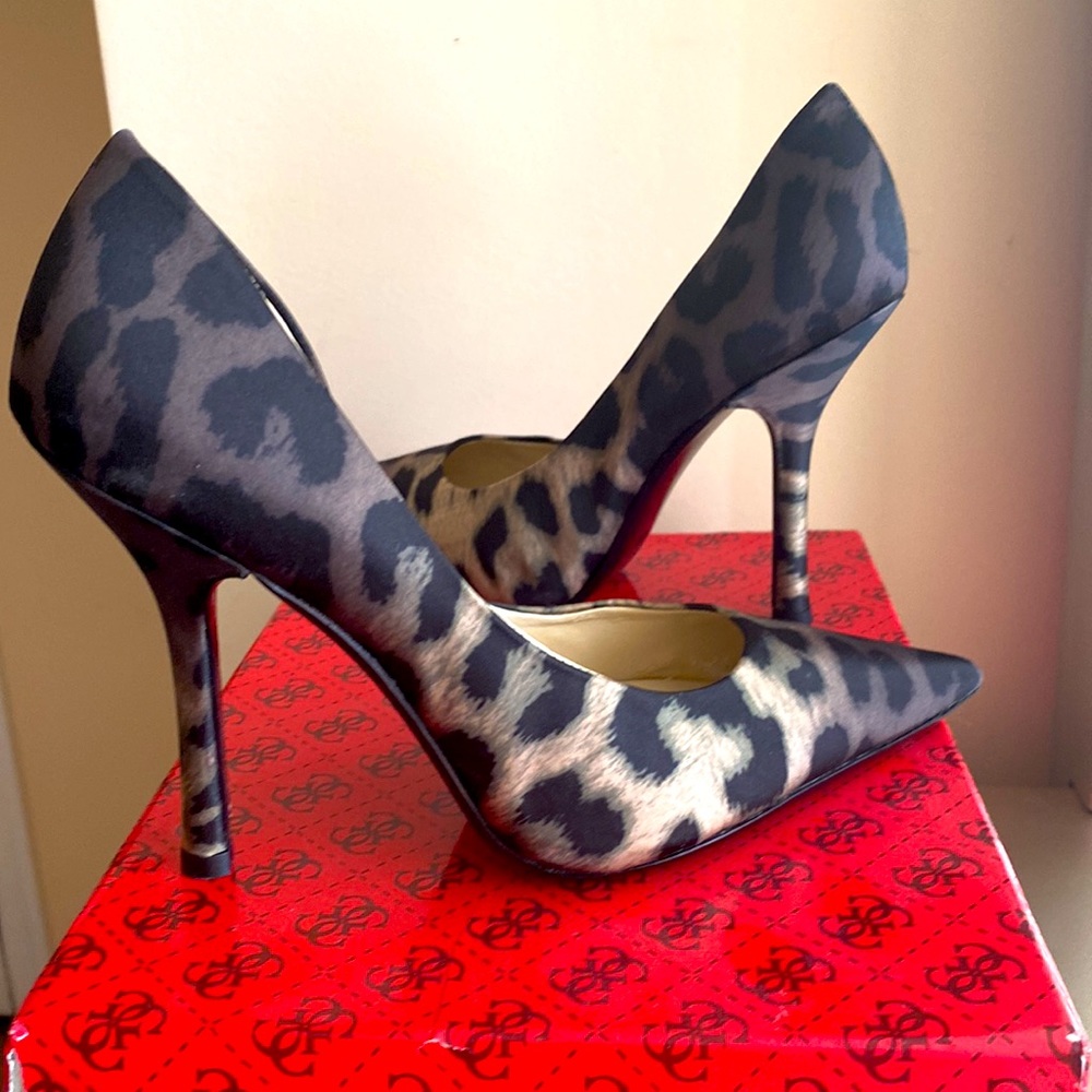 New Guess animal print pumps